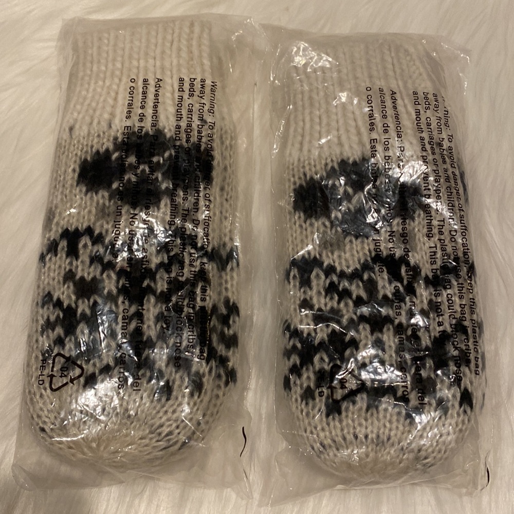 Kohl’s “The Super Cozy Mitten” Creme/Navy with Warm & Fuzzy Lining, One Size NWT - Picture 5 of 6